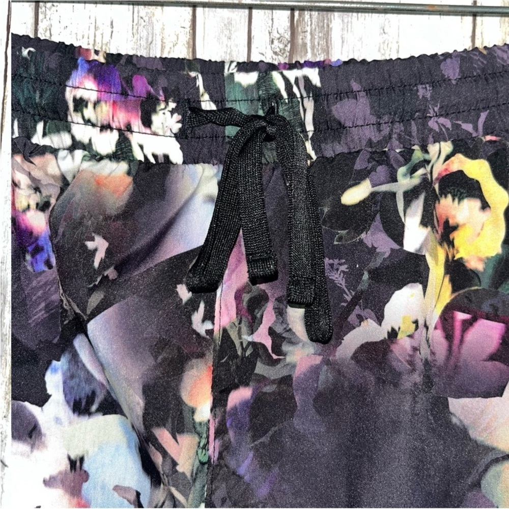 Old Navy Active Purple Floral Mid Rise Go Dry Shorts - Picture 3 of 4